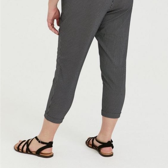 Pull-On Taper Stretch Crepe
High-Rise Tie-Front Pant - Picture 2 of 7